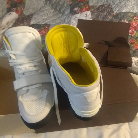 AUTHENTIC Retro design Louis Vuitton shoes - Picture 3 of 5